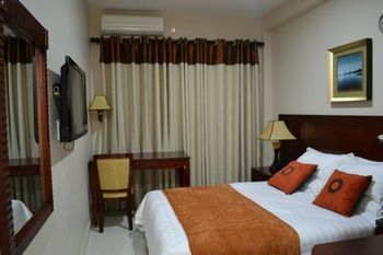 Hotel Labama Габороне Экстерьер фото